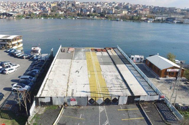 <p>1914 yılında bu köprünün üzerinden, elektrikli Eminönü-Karaköy bağlantısı sağlandı. 1987 senesinde Köprü'nün Haliç'e bakan tarafında yeni bir köprünün yapımına başlandı.</p>

<p> </p>
