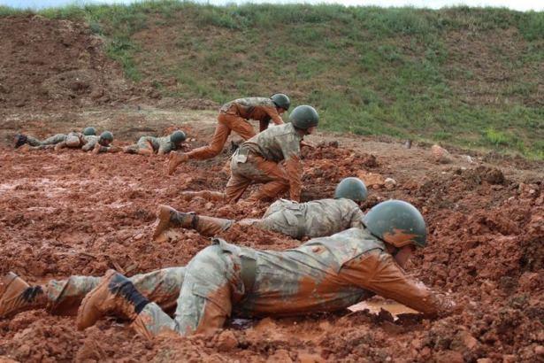 <p>Basına kapalı olarak gerçekleştirilen tatbikatların fotoğrafları, Genelkurmay Başkanlığı resmi sitesinde yayınlandı.</p>

<p> </p>
