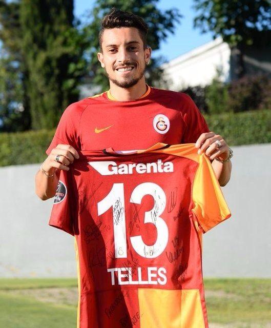 <p>Alex Telles - Yaşı: 23 - Takımı: Porto (Portekiz)</p>

<p> </p>
