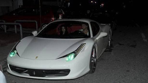 <p>Caner Erkin, Ferrari 458 Italia kullanıyor.</p>

<p> </p>

