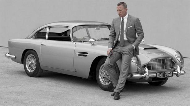 <p><strong>23- Skyfall (2012)</strong><br />
Çekimleri ülkemizde de yapılan filmde son 007 Daniel Craig, Goldfinger'da kullanılan 1963 model Aston Martin DB5 ile gözüküp ilk 007 Sean Connery'e selam çakıyor!</p>