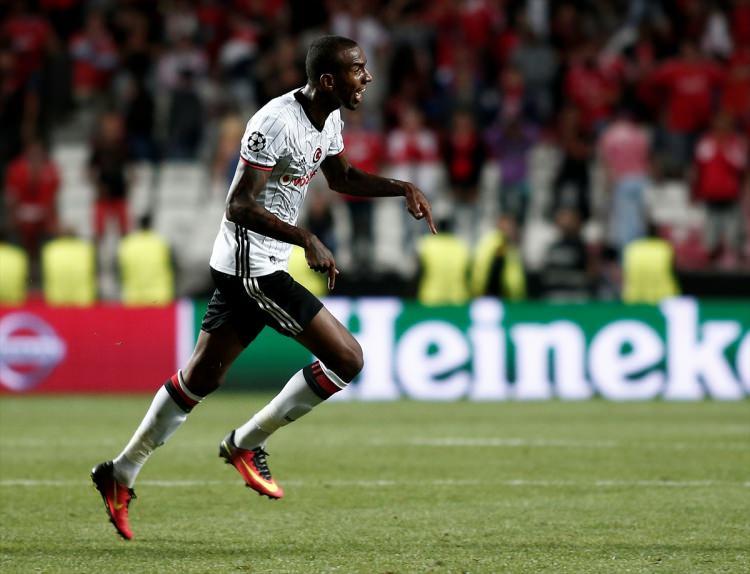 <p>Diğer Portekiz gazetelerinden Publico, "Gecenin başaktörü Talisca oldu.", Diario do Noticias da "Talisca, kesin gibi gözüken zaferi beklenmedik bir şekilde çaldı." başlıklarını attı.</p>