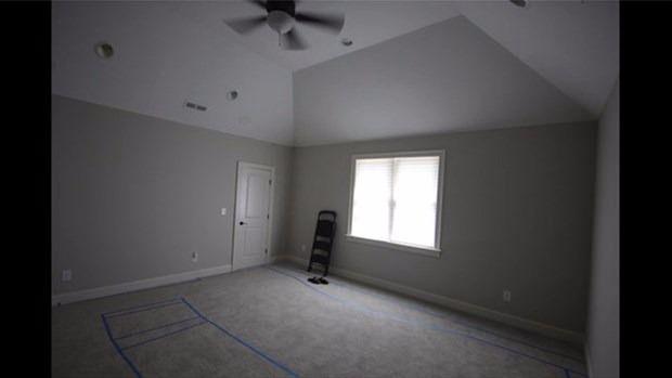 <p>Film izlemeyi seven eşinin evde olmadığı bir zaman diliminde aklındaki sinema odası d&uuml;ş&uuml;ncesini ger&ccedil;ekleştiren adam, yapım aşamasını g&ouml;r&uuml;nt&uuml;lemeyi de unutmadı.</p>

<ul>
</ul>
