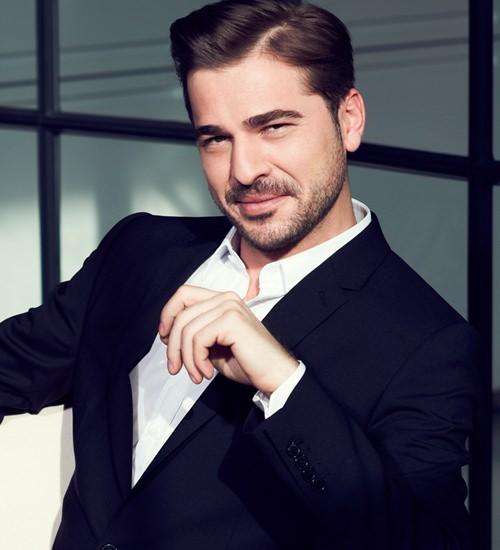 <p><strong>Engin Altan Düzyatan</strong></p>

<p>1.83 cm</p>
