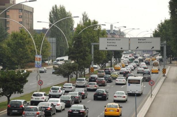 <p>En fazla otomobilin bulunduğu ikinci şehir 1 milyon 118 bin 206 adet ile Ankara. Ankara'yı 598 bin 86 otomobil ile İzmir, 379 bin 752 otomobil ile Antalya ve 351 bin 236 otomobil ile de Bursa takip ediyor.</p>

<p> </p>
