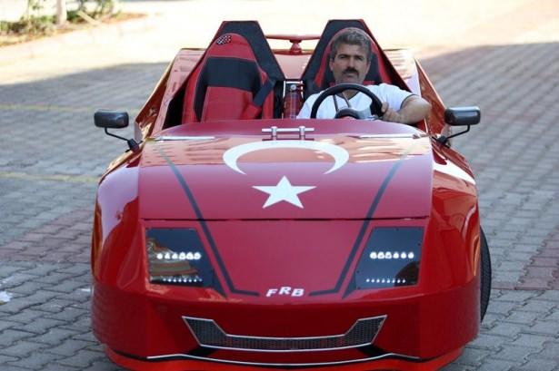 <p><strong>AKÜLÜ ARABA İÇİN BAŞLAMIŞTIM</strong></p>
<p>Otomobile kendisinin, eşi Rukiye Fidan ve oğlu Beyazıt'ın adının baş harflerinden oluşan FRB Okyanus adını veren Karabaş, şunları söyledi:</p>