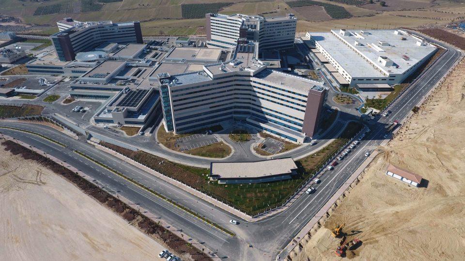 <p>4 bin araçlık otopark kapasitesi var ve ücretsiz vale hizmeti verilecek.</p>

<p> </p>
