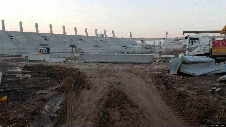 <p>Yeni Akhisar Stadı<br />
Kapasite: 12.000</p>