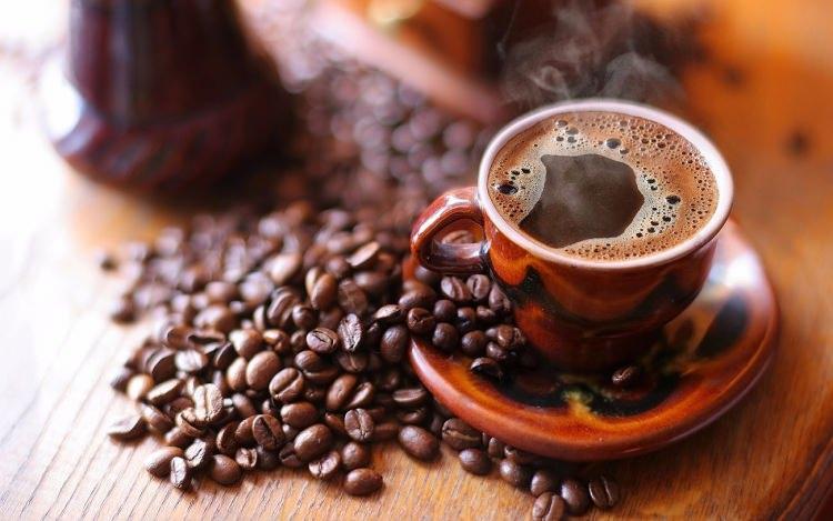 <p>Kahve, şeker ve kakule karışımı olan Türk kahvesi, normal bir kahveye benzer bir şeyden daha hoş bir ikramdır. </p>
