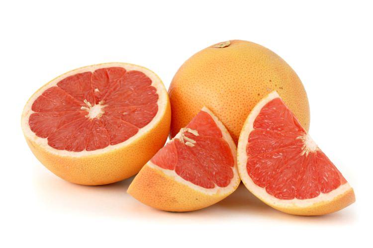 <p><strong>Turunçgil meyveleri olarak bilinen portakal, greyfurt gibi meyveleri C vitamini ihtiyacınız için tüketebilirsiniz. </strong></p>