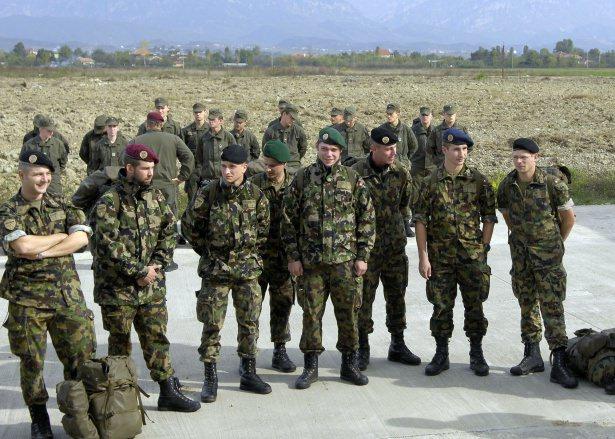 <p><strong>İSVİ&Ccedil;RE</strong><br />
<br />
3,614,595 kişi</p>
