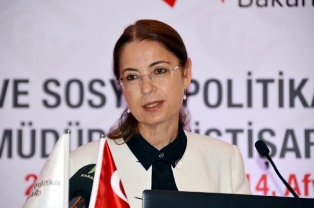 <p>Ayşenur İslam</p>

