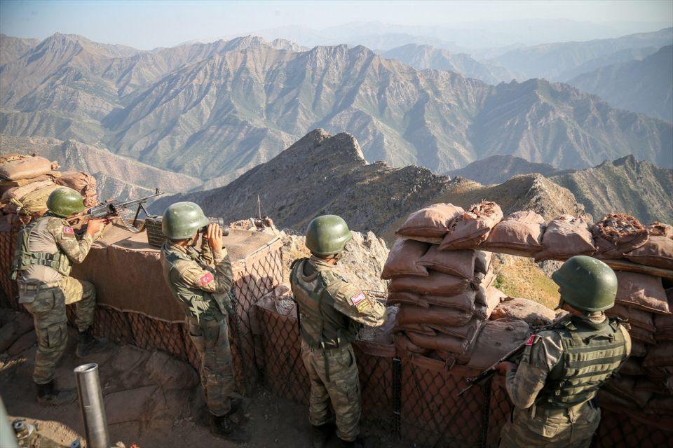<p>Bölge, Himalaya Dağları'nı andıran İkiyaka Dağları, Geverok Yaylası ve göller ile birçok doğal güzelliği barındırıyor. </p>
<p> </p>