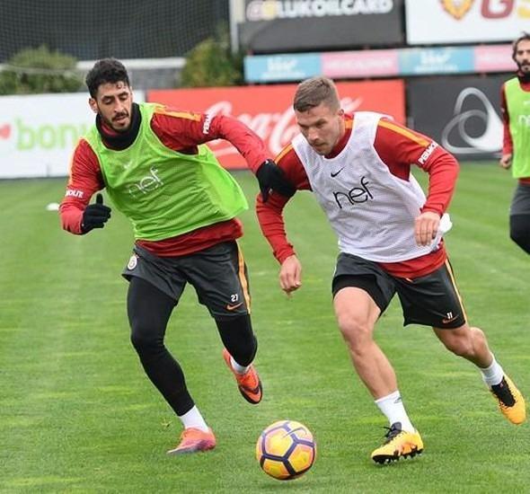 <p><strong>MOTİVASYONA GEREK YOK</strong><br />
<br />
Bu maçlar çok farklı. Galatasaray - Fenerbahçe maçları çok başka. Acayip bir duygudur. Fenerbahçe-Galatasaray maçında hiçbir başkanın destek vermesine ihtiyaç yoktur. Oyuncular zaten maçı bir maç öncesinden düşünmeye başlar. Özel bir motivasyona gerek yoktur.</p>