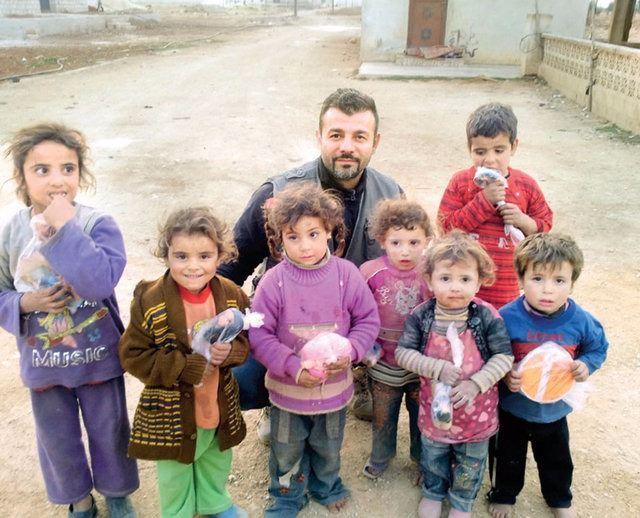 <p>Suriye asıllı Finlandiya vatandaşı Rami Adham, Kızı Yasemin’in “Baba bu oyuncakları Suriye’deki çocuklara götür. Oyuncakları kaybolmuştur” sözüyle harekete geçti</p>
