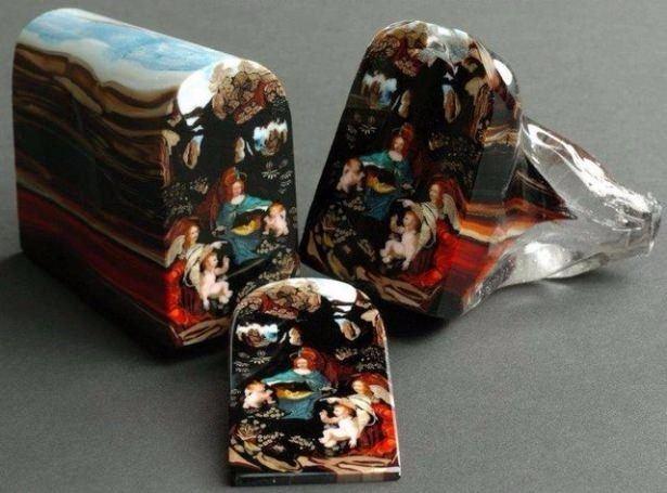 <p>Sanat somunu. Renk katmanlarıyla yapılan bu eserin her dilimi 5000 dolara satıldı</p>
<p> </p>