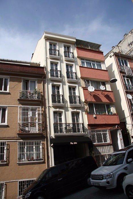 <p>Dört katlı ofisinin karşısında oyuncu Cazy Flats isimli Apart Hotel açtı.</p>

<p> </p>
