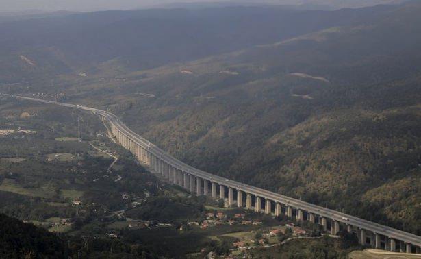 <p>Kurban Bayramı dolayısıyla İstanbul trafiği havadan denetlendi. Emniyet Genel Müdürlüğü Havacılık Dairesi Başkanlığı'na bağlı 2 helikopter, Atatürk Havalimanı'ndan havalandı. </p>