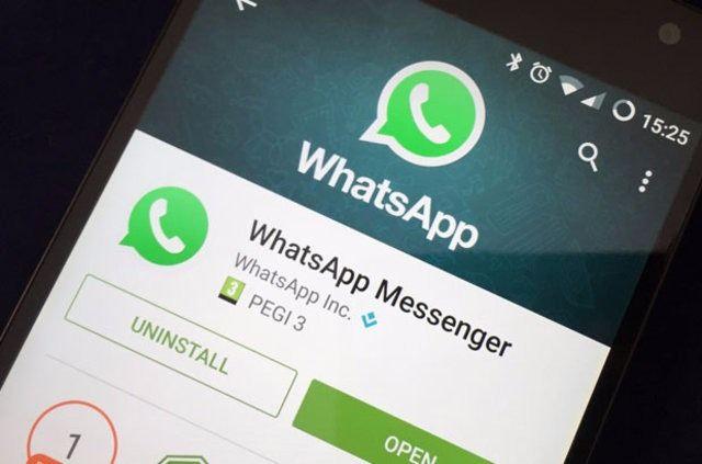 <p>Araştırmacı Jonathan Zdziarski, iPhone'da silinen WhatsApp sohbetlerinin izlerini bulduğunu, bu izleri bir araya getirerek sohbetleri tekrar oluşturmanın mümkün olduğunu söylüyor. Zdziarski'nin blog gönderisine göre bu tür izler, telefonunuzda "aylarca" dolaşabiliyor. Sohbetleri gerçek anlamda silmenin yolu ise şu an için WhatsApp'ı telefonunuzdan kaldırmaktan geçiyor. Zdziarski, benzer bir sorunun Apple'ın iMessage uygulamasında da bulunduğunu söylüyor. Araştırmacıya göre silinen sohbetlerin tam anlamıyla silinmemesi nedeniye panik yapmaya gerek yok.</p>

