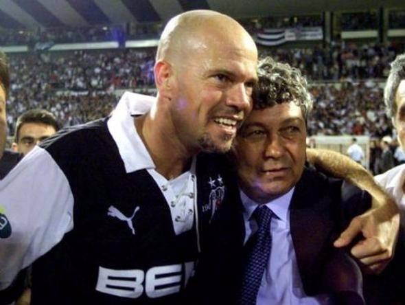 <p><strong>5-) ZAGO</strong><br />
<br />
2002-03 sezonu için Beşiktaş ile anlaştı. Beşiktaş'ın ligi şampiyon olarak tamamladığı 100. yıl kadrosunun önemli oyuncularından biri olarak defans mevkiinde görev aldı. 2004'te Beşiktaş'ta ayrılıp ülkesine döndü.</p>
