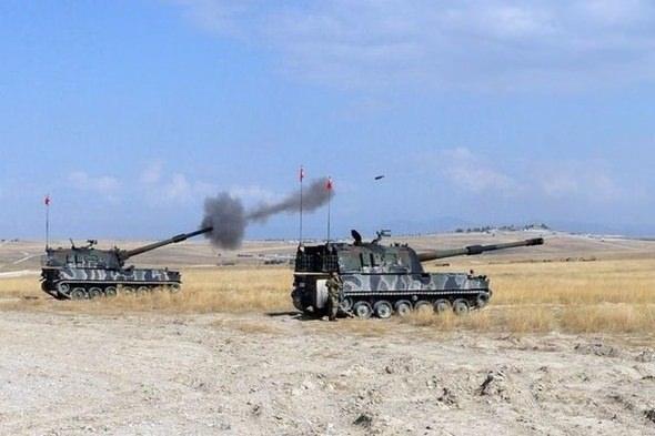 <p>T-155 FIRTINA <br />
<br />
"T-155 Fırtına" obüsü Türkiye'nin ürettiği bir Kundağı Motorlu Topçu Silah Sistemidir. Üzerine monte edilmiş 12 adet hidro-pnömatik süspansiyon ünitesi ve tekerlerinden oluşan gelişmiş süspansiyon sistemi sayesinde engebeli arazi dahil her türlü arazide rahatça harekat icra edebiliyor.</p>
