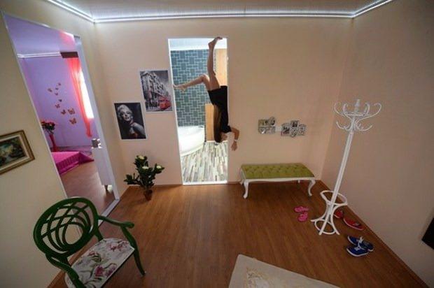 <p>Özellikle gelin ve damatlar, en güzel anlarını ölümsüzleştirmek için ters evi tercih ediyor. Antalyalılar bu evi benimsedi. Kente gelen turistler de burayı ziyaret etmek istiyor" diye konuştu.</p>
<p> </p>