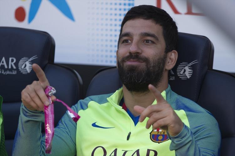 <p>Arda Turan’ın Arsenal ile anlaşmak üzere olduğu iddia edilirken, Barcelona’nın Arda Turan ile yollarını ayırma planı ise Çin’den gelecek teklifler dahilinde olacak.</p>
