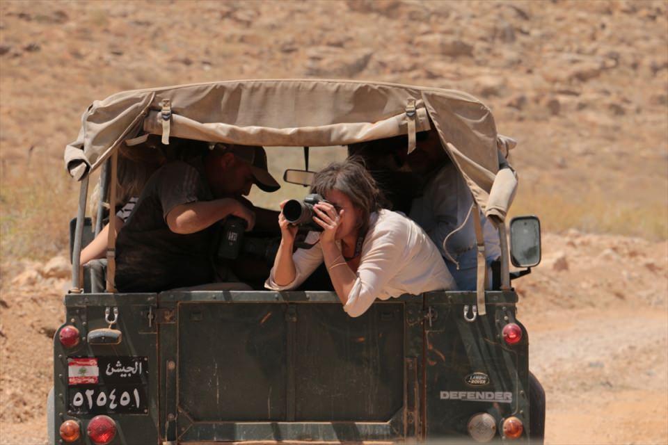 <p>L&uuml;bnan ordusunun, DEAŞ'a karşı&nbsp;19 Ağustos'ta başlattığı "Dağların Şafağı" operasyonunun&nbsp;sona erdiğini ve b&ouml;lgenin tamamının kontrol altına aldığını g&ouml;stermek,&nbsp;operasyon sırasında yaşananlar hakkında bilgi vermek i&ccedil;in d&uuml;n d&uuml;zenlediği basın turuna katılan medya&nbsp;mensupları,&nbsp;coğrafi şartların zorluğuna rağmen g&ouml;revlerini yerine getirdi.</p>
