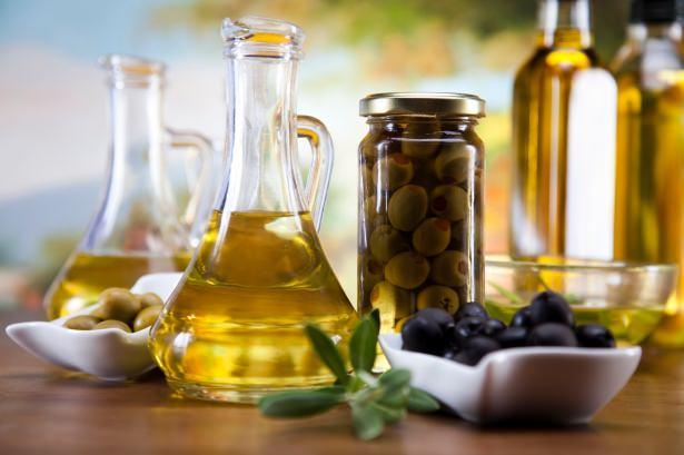 <p>"Zeytinyağını yiyin ve sürünün çünkü o bereketli bir ağacın ürünüdür." (İbn Mace, Darimi)</p>
