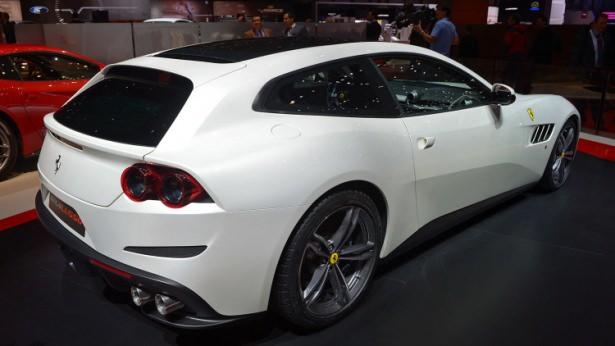 <p>Ferrari GTC3 Lusso</p>
