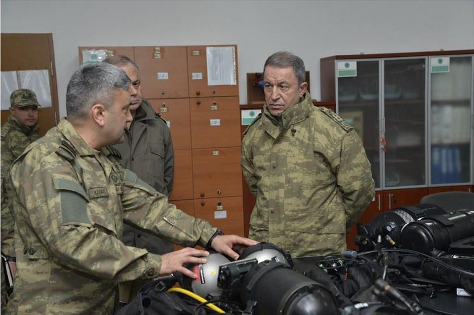 <p>Genelkurmay Başkanı Orgeneral Akar, faaliyetlerin son bölümünde de Deniz Kuvvetleri Komutanlığına bağlı İstanbul Tersanesinin Dizayn Proje Ofisi'nde denetlemelerde bulundu.</p>
<p> </p>