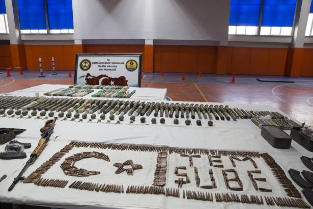 <p>Sokağa çıkma yasağı uygulamasının sürdüğü Cevatpaşa, Fatihpaşa, Dabanoğlu, Hasırlı,Cemal Yılmaz ve Savaş mahallelerinde terör örgütü PKK'lılara yönelik operasyon devam ediyor.</p>

<p> </p>
