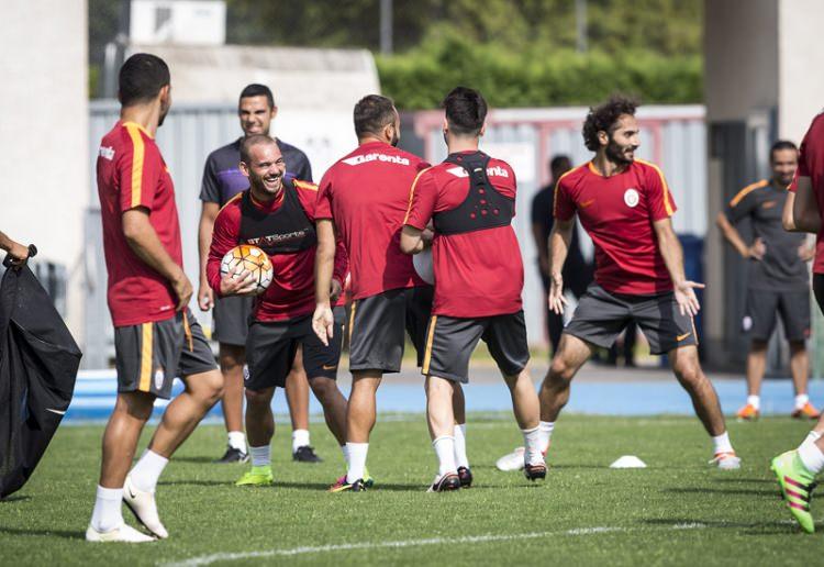 <p>Bu sistemde özellikle orta sahaya yapılacak 3 transferden en az birinin yüksek tecrübeye sahip olmasını istedi.</p>
