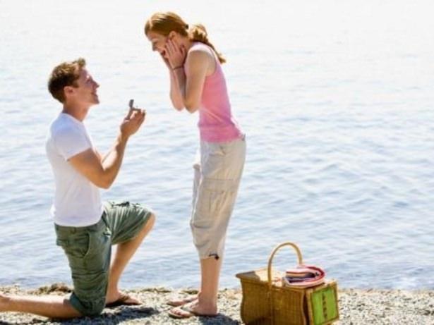 <p><strong>Gamomani</strong></p>

<p>Evlenme teklif etme takıntısı Gamomani, insanlara s&uuml;rekli olarak evlenme teklifi etme isteği duymak olarak tanımlanıyor. Bu takıntıya sahip olan insanlar genellikle kısa s&uuml;re zarfında farklı insanlara dikkat &ccedil;ekici evlenme tekliflerinde bulunuyor ve bu davranış genellikle poligami ile sonu&ccedil;lanıyor.</p>
