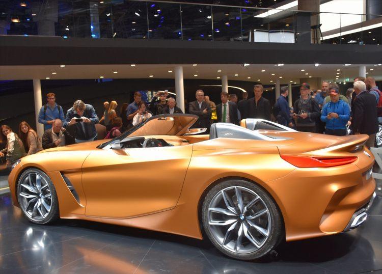 <p>Dünyanın en büyük otomobil fuarlarından olan ve bu yıl 67’ncisi düzenlenen Uluslararası Frankfurt Otomobil Fuarı (IAA) devam ediyor. 24 Eylül'de sona erecek fuarda, BMW Z4 modeli de tanıtıldı.</p>
<p> </p>