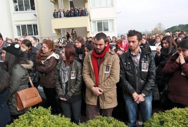 <div>Törene katılan Prof. Dr. Ahmet Cevizci'nin kardeşi Arif Cevizci, öğrenci ve akademisyenlerden ağabeyinin anısını yaşatmalarını istedi. </div>

<div> </div>

