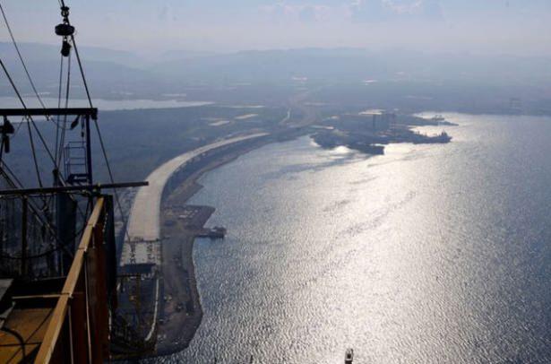 <p>Gebze-Orhangazi-İzmir Otoyolu yap-işlet-devret projesinin yapım süreci 7 yıl olarak belirlendi. İzmit Körfez Geçişi Asma Köprüsü'nün gelecek yıl Gebze-Gemlik kesiminin yapım çalışmalarının tamamlanarak trafiğe açılması hedefleniyor. İzmit Körfez Geçişi Asma Köprüsü'nün Mart 2016 sonuna kadar yapım çalışmalarının tamamlanarak trafiğe açılması hedefleniyor.</p>

<p> </p>
