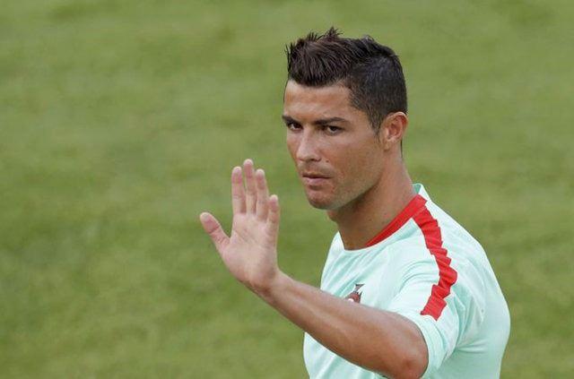 <p>1 - Cristiano Ronaldo - 137.8 milyon sterlin - Portekiz - Real Madrid</p>
<p> </p>