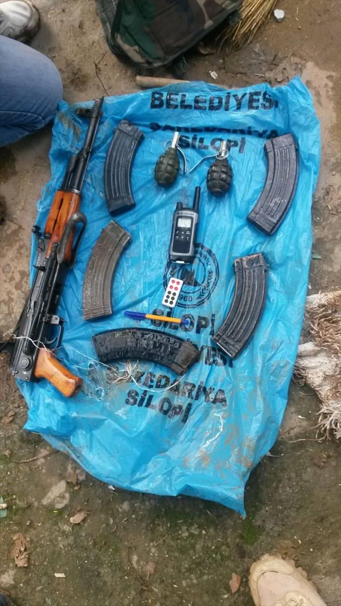 <p>Bu arada ele geçirilen patlayıcılar ile mühimmatın bir kısmının Silopi Belediyesinden alınan poşetler içinde saklanması dikkati çekti.</p>

<p> </p>
