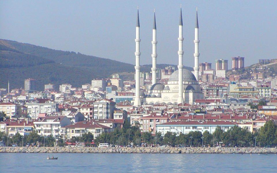 <p><strong>Maltepe Nüfusu:</strong> 415,117<br />
<strong>En çok hangi ilden vatandaş var: </strong>Rize</p>
<ul>
</ul>