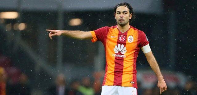 <p><strong>SELÇUK İNAN</strong></p>

<p>Trabzonspor ile sözleşmesi sona eren ve ısrarla Avrupa'da oynamak istediğini dile getiren Selçuk İnan, Fenerbahçe'nin de teklifine rağmen Galatasaray'a imza attı.</p>
