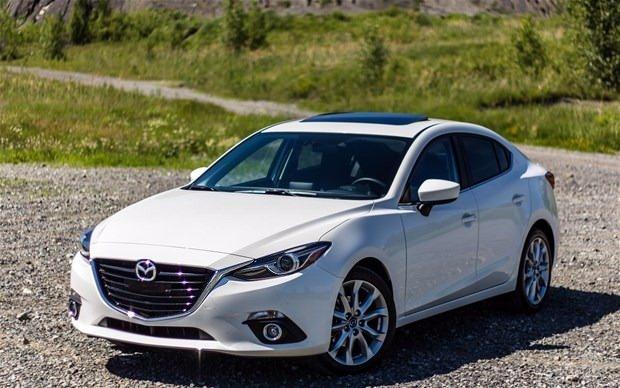<p><strong>Mazda 3 Sedan SKYACTIV-G 1.5L Benzinli 6 ileri manuel 120PS</strong></p>
<p>100 kilometredeki ortalama yakıt tüketimi: 5lt</p>