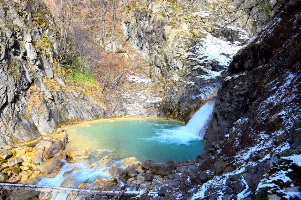 <p>"GİRESUN YAYLALARI UZUNGÖL VE AYDER’DEN DAHA CAZİP OLACAK"</p>

<p>Yılın 12 ayı ulaşımda sıkıntı olmadığını ifade eden Önal, "Karadeniz’in yaylaları, özellikle Kulakkaya, Kümbet, Tamdere ve Paşakonağı gibi alçak kottaki yaylalarımız diğer yaylalara göre, ulaşım açısında da herhangi bir sıkıntı olmayınca buralarda insanlarımız rahatlıkla kışın tadını yaşayabiliyor.</p>
