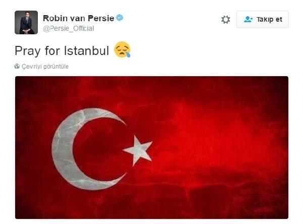 <p>Fenerbahçeli Robin van Persie: "Pray for Istanbul"</p>