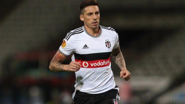 <p>Beşiktaş (GİDENLER)<br />
<br />
Gökhan Töre (West Ham, kiralık), Alexis Delgado (Alaves), Günay Güvenç (Göztepe),Berat Çetinkaya (Konya Selçuklu), İsmail Köybaşı (Fenerbahçe), Furkan Yaman (Kayserispor, kiralık), Serdar Kurtuluş (Bursaspor), Pedro Franco (Millonarios, kiralık), Mario Gomez (Wolfsburg), Sinan Kurumuş (Pendikspor), Ümit Karael (Adana Demirspor), Jose Sosa (Milan)</p>