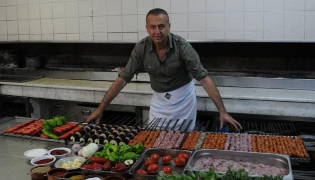 <p>Türk mutfağını tanıtmak için kitap hazırladığını vurgulayan Öztan, "Şimdi de gelecek nesillere aktarmak amacıyla kebabın tarihi ve çeşitlerini bir eserde toplayacağım. Bu çalışmaların gastronomi turizmine katkı sağlayacağına inanıyorum" ifadelerini kullandı. </p>
