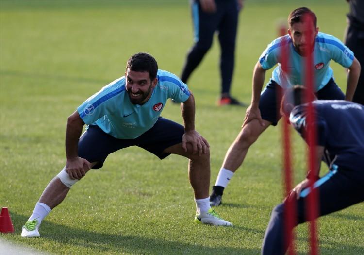 <p>- Bir gazeteci olayı eksikti o da tamamlandı. Adam futbol oynamak dışında her alanda faaliyet gösterir oldu.</p>
