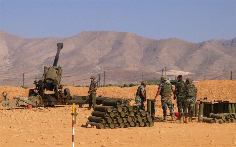 <p>Kontrol altına aldıkları b&ouml;lgelerde konuşlanan birlikler, top atışları ile DEAŞ mevzilerini vurdu.</p>
