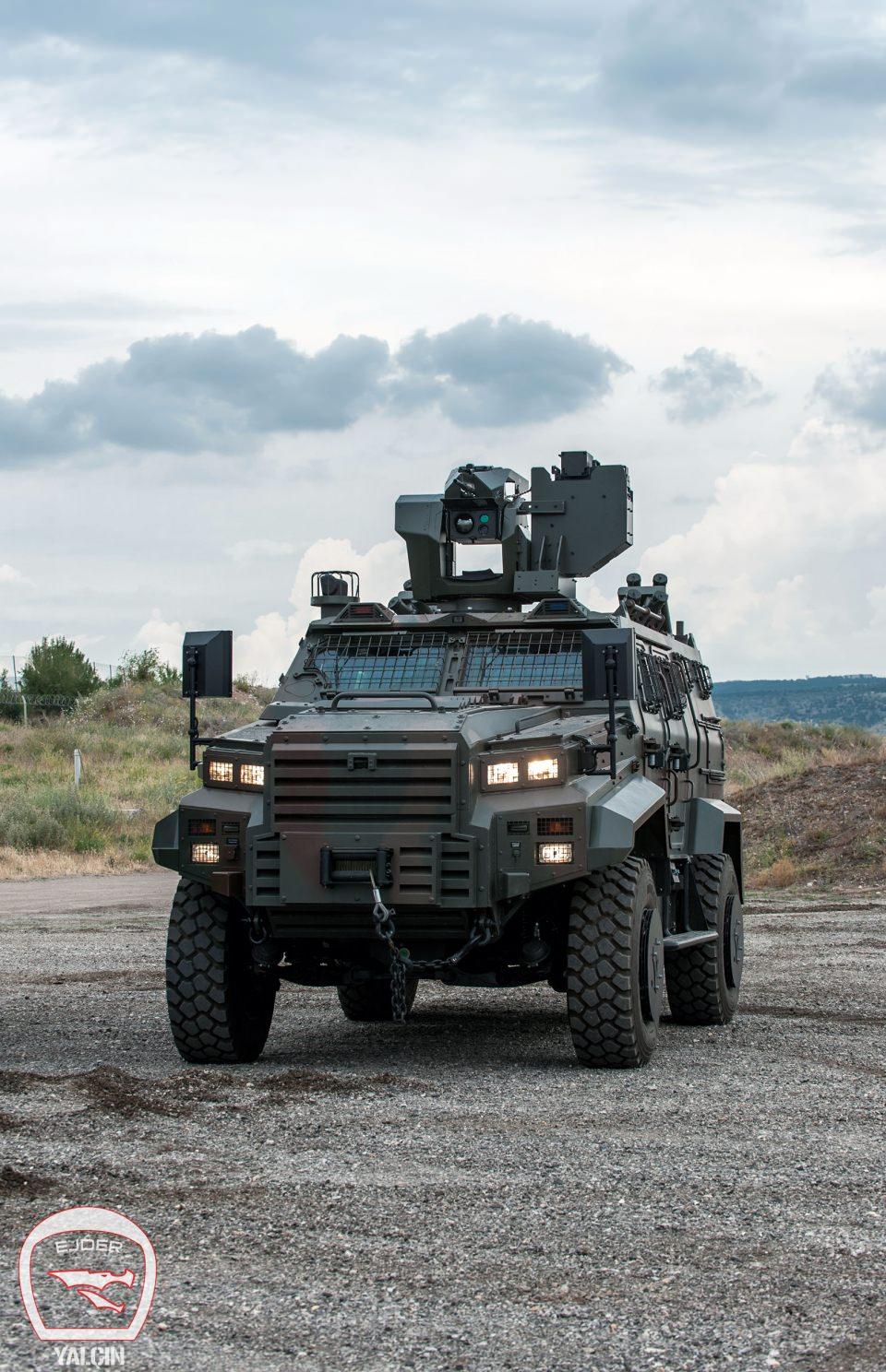 <p>Ejder Yalçın 4×4, yüksek torka sahip dizel motoru ve tam bağımsız süspansiyon sistemi ile yüksek arazi performansı sunuyor.</p>
