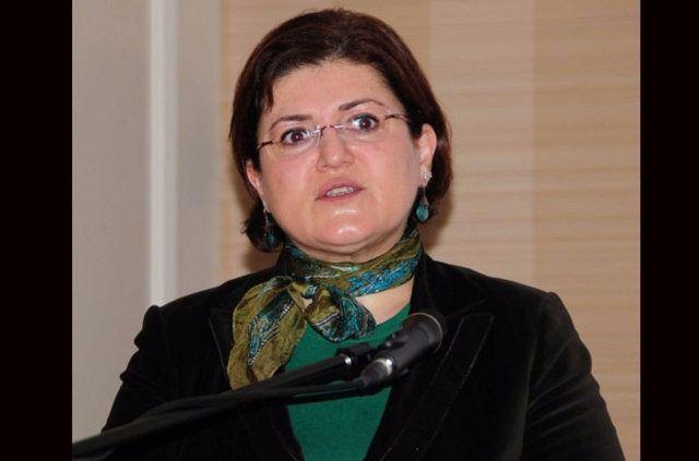 <p><strong>17-25 ARALIK SORUŞTURMASI</strong></p>
<p>HÜSEYİN BAŞ (Gözaltına alındı): İzmir’deki “Liman Operasyonu”nun yapılmaması konusunda Adalet Bakanı Bekir Bozdağ ve Müsteşar Kenan İpek hakkında, baskı yaptıkları iddiasıyla fezleke hazırlamıştı. </p>
<p>NESİBE ÖZER(Fotoğrafta) (Gözaltına alındı): HSYK 2. Dairesi Başkanı. 17-25 Aralık soruşturmasından sonra Kasım 2014 tarihinde Küçükçekmece 1. Çocuk Mahkemesi’ne hâkim olarak atanmıştı.</p>